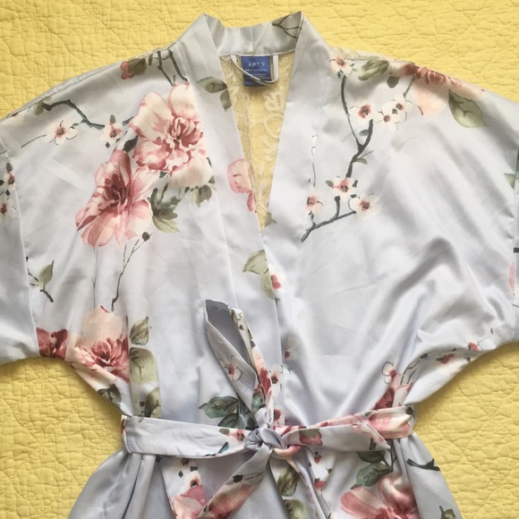 Apt. 9 Floral Satin Lace Accent Belted Wrap Robe size Medium - Picture 11 of 16